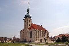 Kostel_Nanebevzetí_Panny_Marie_v_Mostě.JPG
