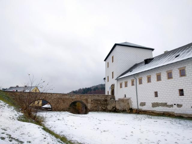 Burg und Schloss Kolštejn in Branná