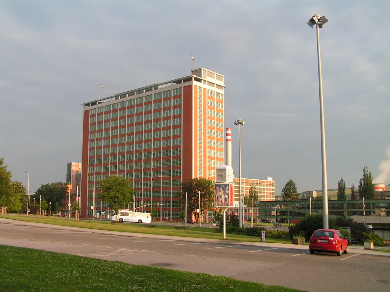 Zliner Wolkenkratzer - Administratives Gebäude Nr. 21 und Büro des Bata Chefs im Aufzug