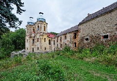 Church_of_the_Visitation_of_Our_Lady_in_Skoky_(8384).jpg